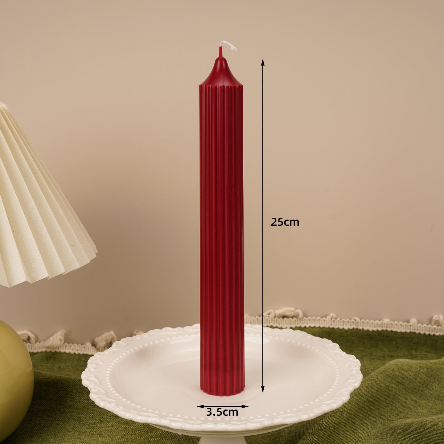 Ароматические свечи цвета бордо во французском ретро-стиле