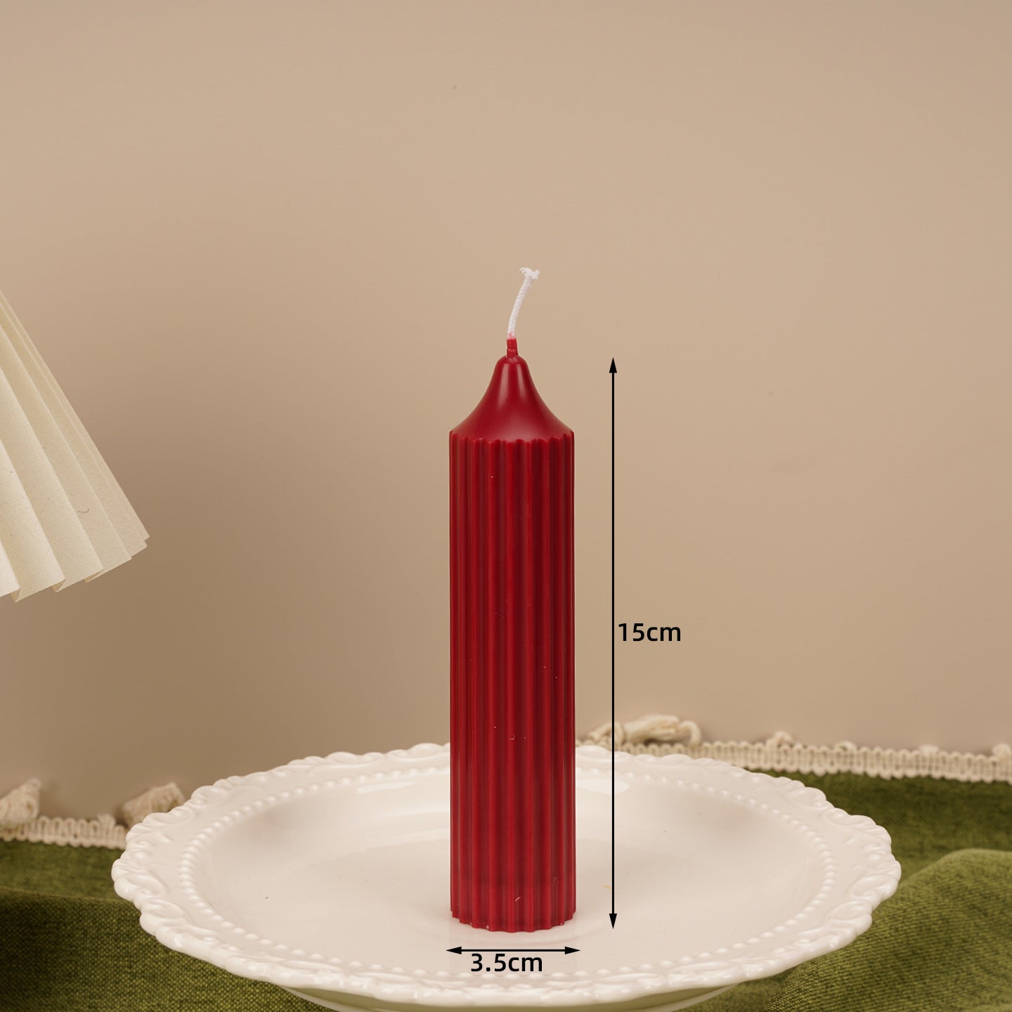 Ароматические свечи цвета бордо во французском ретро-стиле