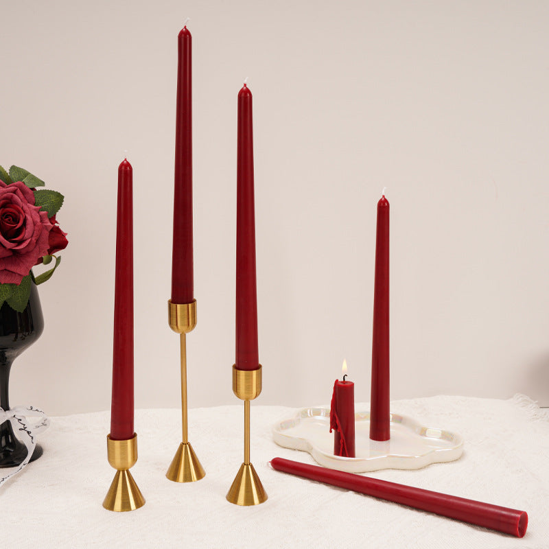 Ароматические свечи цвета бордо во французском ретро-стиле