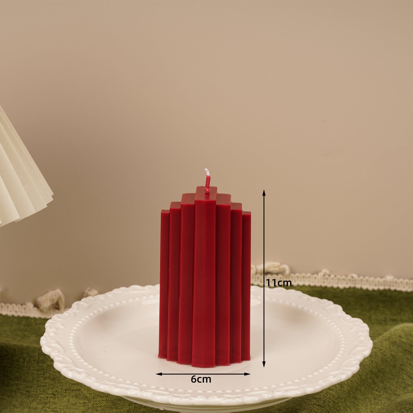 Ароматические свечи цвета бордо во французском ретро-стиле