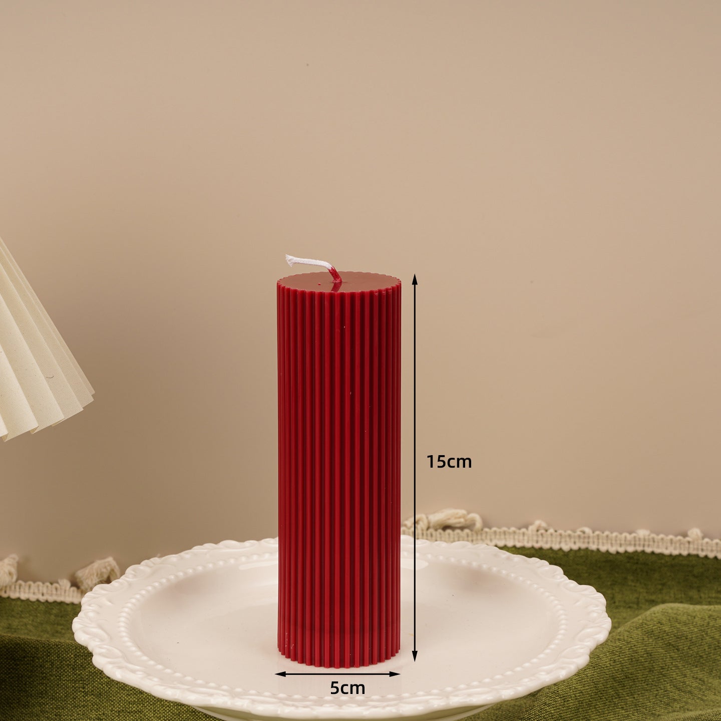 Ароматические свечи цвета бордо во французском ретро-стиле