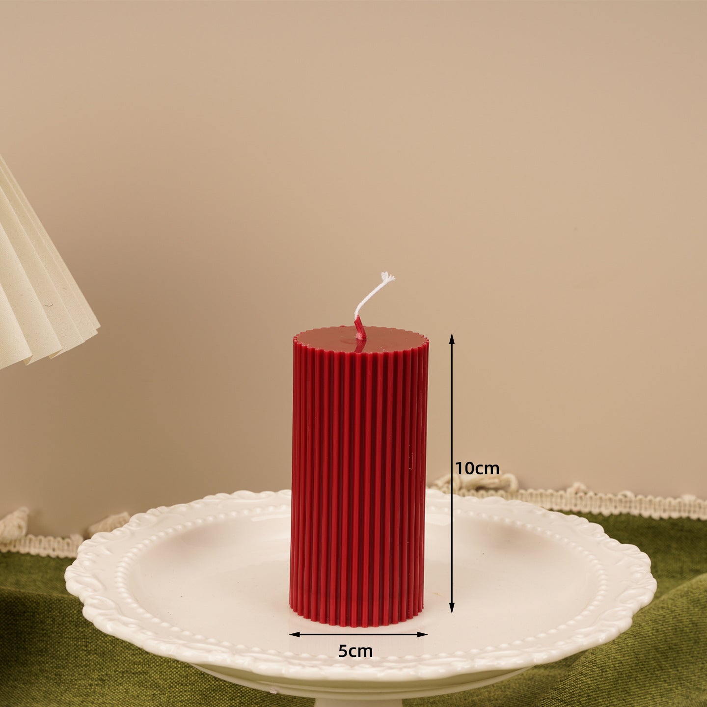 Ароматические свечи цвета бордо во французском ретро-стиле